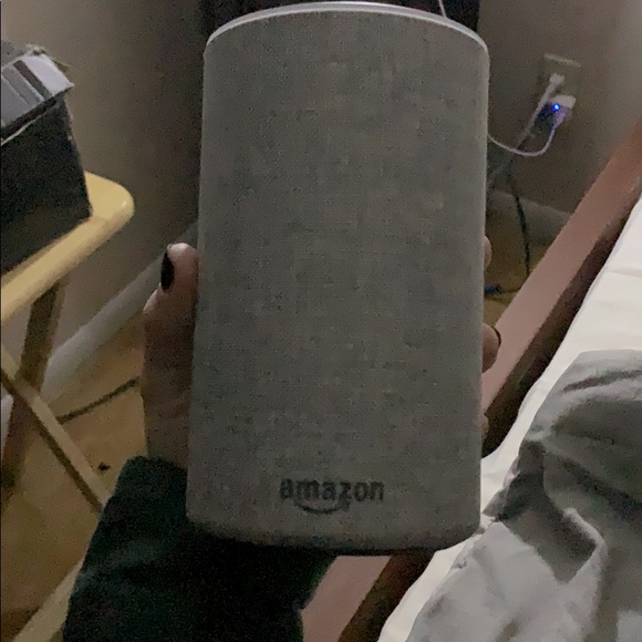Amazon Alexa comes with charger - Picture 1 of 1